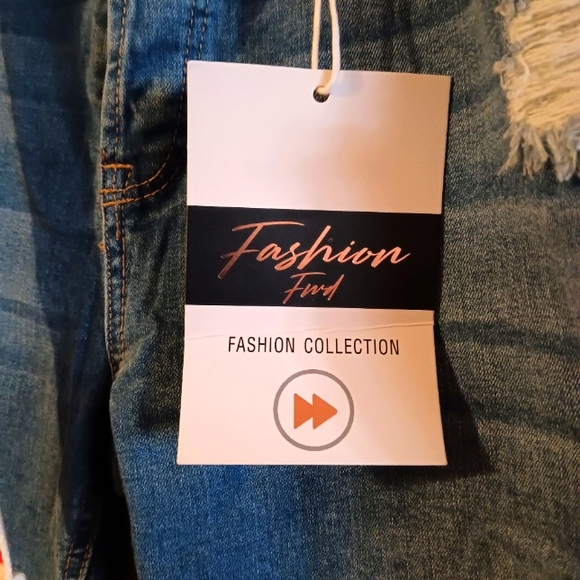 Fashion FWD cropped ripped jeans NWT size 16 W Red&White checkered belt. - Picture 5 of 7